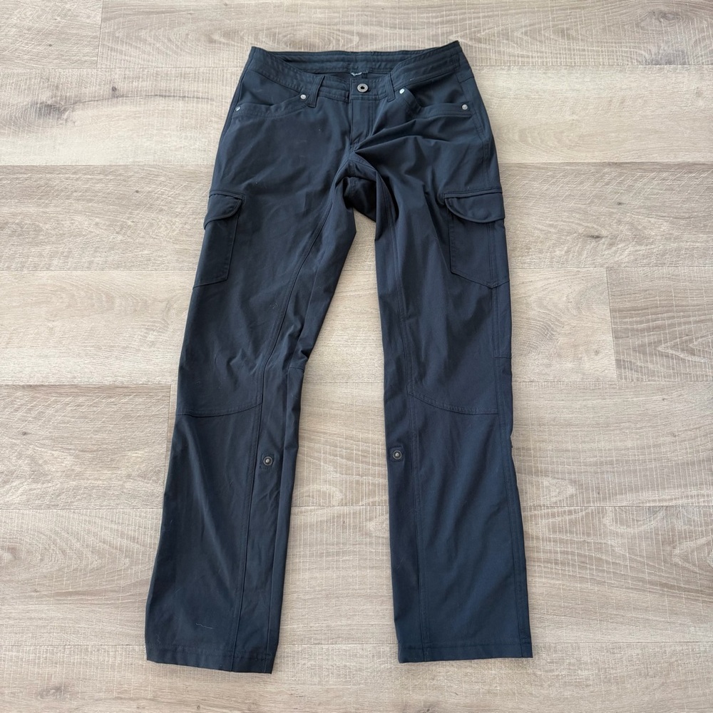 Kuhl women’s freeflex hiking pants.Dark grey, roll up leg. Cargo pockets.